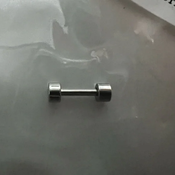 Moving sale!
Pircing ear studs color silver - Picture 1 of 2